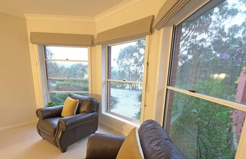 Heathcote Villa | StayAU Heathcote Vineyard Stay 5 BRM Villa with Pool BBQ