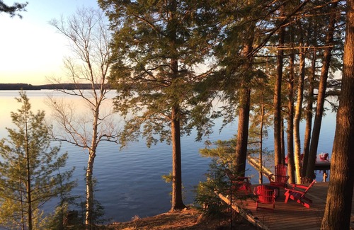 North Kawartha Cottage | STAYCATION IN CANADA! Panoramic sunset, 6decks, 2docks & Gazebo. Book NOW!