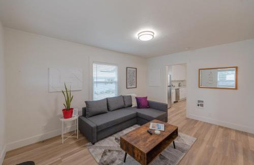 Coos Bay House | #StayInMyDistrict Coos Bay Primrose Cottage