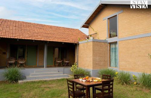 Denkanikota Villa | StayVista at Sunnyside Homestay with Bonfire & Lawn
