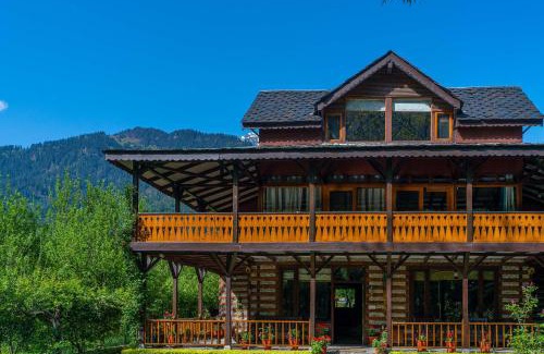 Manali Villa | StayVista at The Kathguni House in Manali With Private Lawn