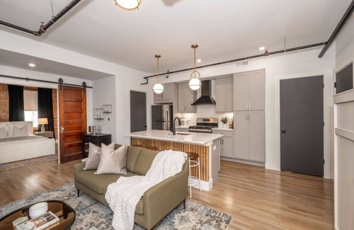 Over-the-Rhine Apartment | StayWade | OTR | Free Parking