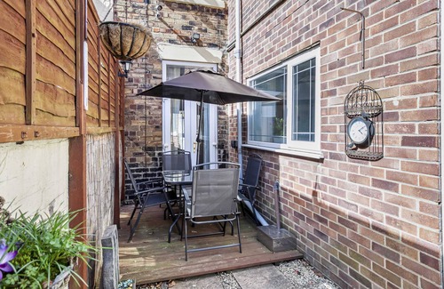 Stoke-on-Trent House | ⭑ Staywhenever MS- 4 Bedroom House | King Size Beds | Sleeps 9 ⭑
