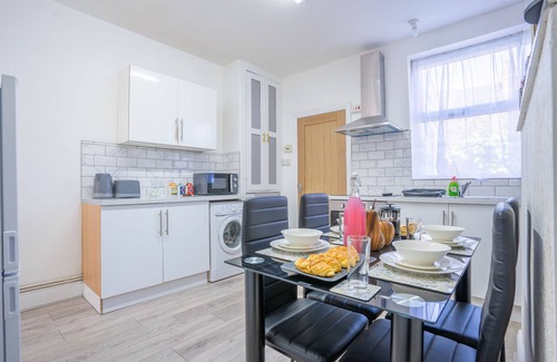 Forest Fields House | Stayzed Central Chic - Stylish 2BR Home, Edge of City