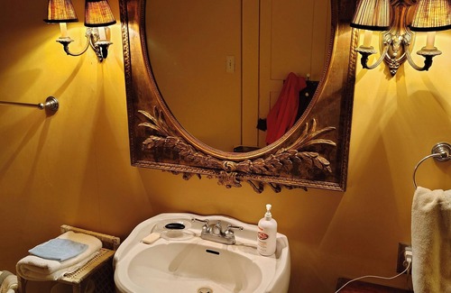 Washington Bed & Breakfast | Step back in time and relive.the 1840's in this beautifully preserved cottage.