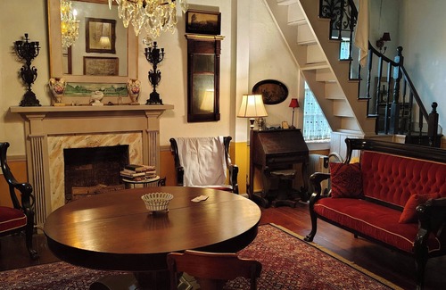 Washington Bed & Breakfast | Step back in time and relive.the 1840's in this beautifully preserved cottage.