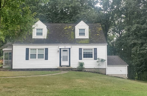 Prosperity House | Step back into the 50's in this charming house in delightful Washington PA