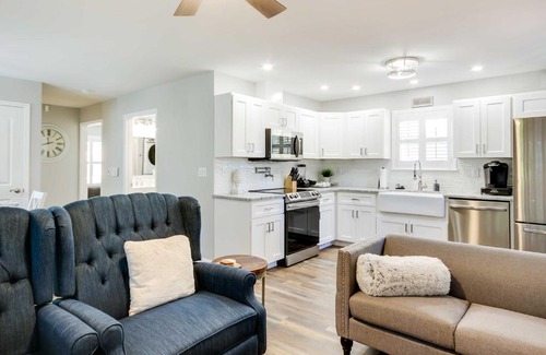 Rosewood House | Step-Free Home with Fire Pit - 3 Miles to USC!