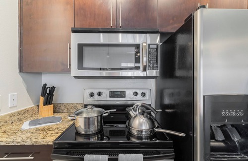 Oak Lawn Apartment | Step into luxury at 4123 Cedar Springs and let your worries slip away