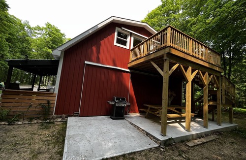 Elmira House | Step into Pure Michigan with hiking trails- 60 Acres by Boyne Mountain