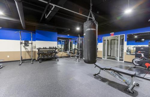 Strip District Apartment | Steps 2 Everything! - KING Bed - Amazing Roof and Gym