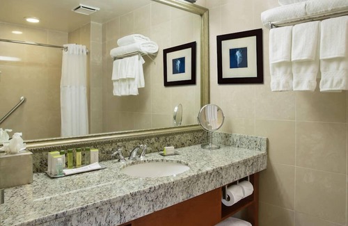 Ludlam Hotel | Steps Away from Miami's Int'l Airport! Free Airport Shuttle + Outdoor Pool