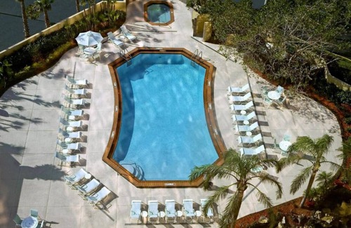 Ludlam Hotel | Steps Away from Miami's Int'l Airport! Free Airport Shuttle + Outdoor Pool
