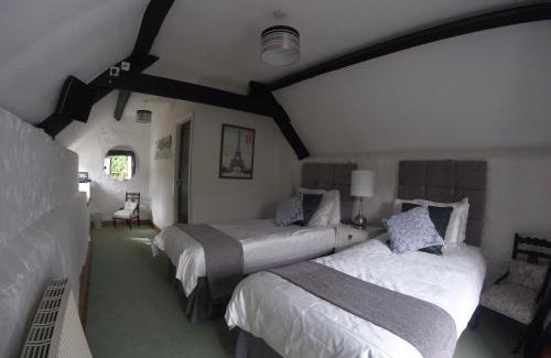 Bilbrook Bed & Breakfast | Steps Farmhouse B&B