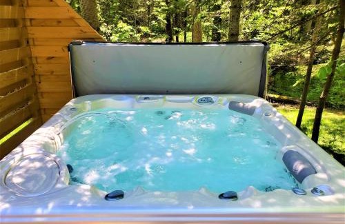Traverse City Ski Chalet | Steps to Beach-Hot Tub-Fireplace-Northern Original