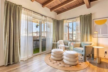 El Porto Apartment | Steps to Beach Manhattan Beach 2 Bedroom Parking