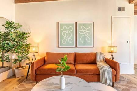 El Porto Apartment | Steps to Beach Manhattan Beach 2 Bedroom Parking