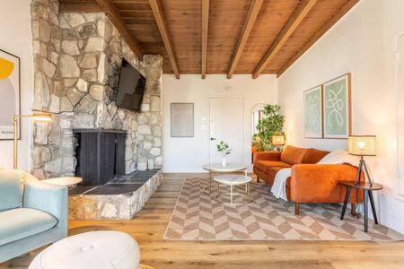 El Porto Apartment | Steps to Beach Manhattan Beach 2 Bedroom Parking