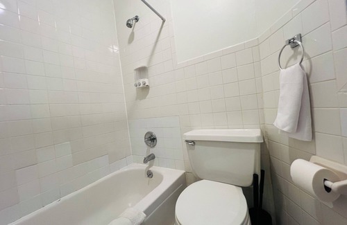Lincoln Square Apartment | Steps to Central Park, Broadway, Lincoln Center