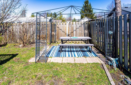 Crystal Beach Cottage | Steps to Crystal beach|Beach Passes|Fire pit|Hot tub|4 Cruiser bikes