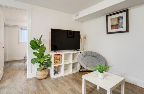 Viewpoint Apartment | Steps to Idylwood Park Beach Redmond Retreat!