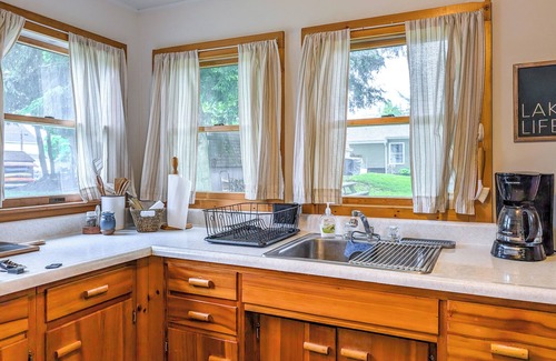 Edinboro Cottage | Steps to Lake + Public Boat Ramp: Edinboro Cottage