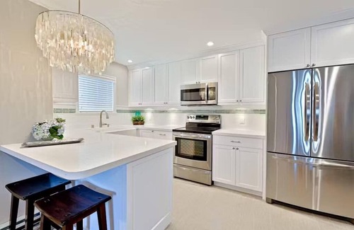 Beach Barber Tract Condo | Steps to Ocean!Coastal Chic-Courtyard+Fireplace-Private