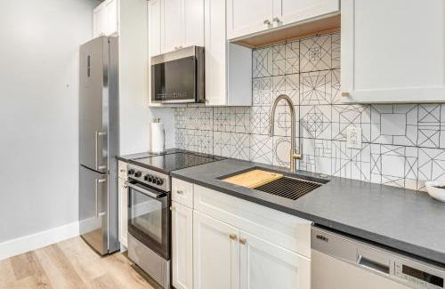 Rogers Seabreeze Apartment | Steps to Sand Studio Stay in Daytona Beach!