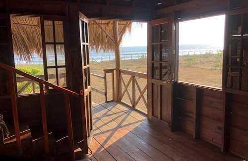 Leon Cabin | Steps to Surf – Beachfront Loft Cabana with Kitchenette