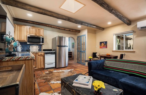 South Capitol Cottage | Steps to the Historic Santa Fe Plaza