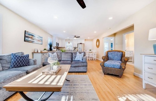 Colington House | Steps to the Sound & Dog Friendly!