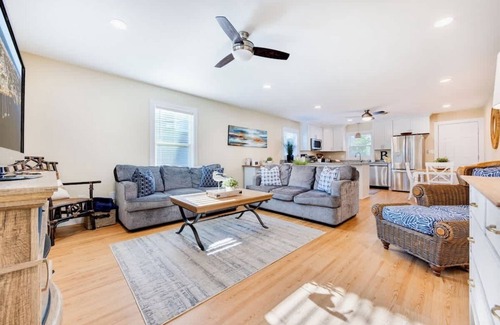 Colington House | Steps to the Sound & Dog Friendly!