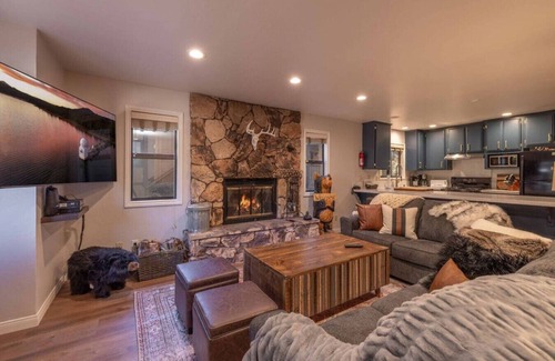 Summit Estates Condo | Steps To The Slope, ski in ski out at Snow Summit