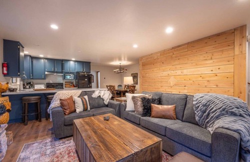 Summit Estates Condo | Steps To The Slope, ski in ski out at Snow Summit