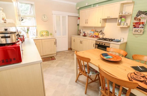Worksop Cottage | STEVENSON'S PLACE, pet friendly, with a garden in Whitwell