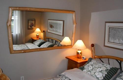 Galiano House | Sticks and Stones Cottage-Arbutus Grove