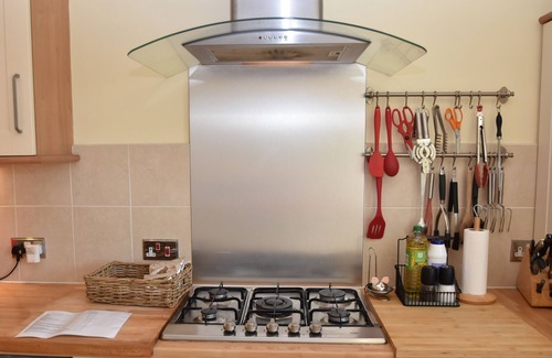 Icklesham House | Stoats, a family & dog friendly holiday home for 8, close to the beach & Rye