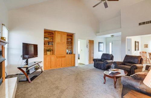 Stockton House | Stockton Home with Deck and Gas Grill about 1 Mi to Lake!