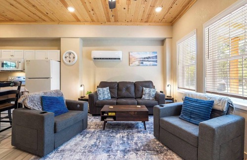Dunnegan House | Stockton Lake Getaway Less than 1/2 mi to Lake