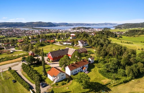 Stjordal Bed & Breakfast | Stokke Gård Adventure Bed & Breakfast
