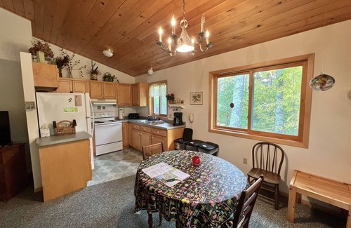 La Pointe House | Stolen Oaks - Cottage with All-seasons Porch, located near the Airport!