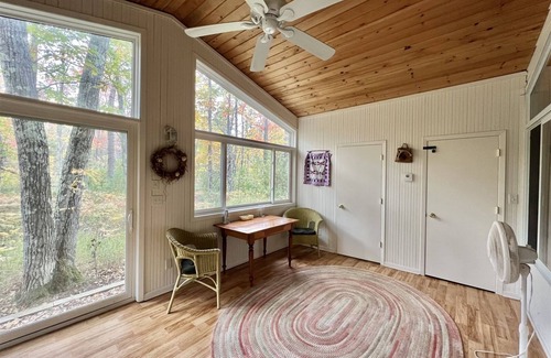 La Pointe House | Stolen Oaks - Cottage with All-seasons Porch, located near the Airport!