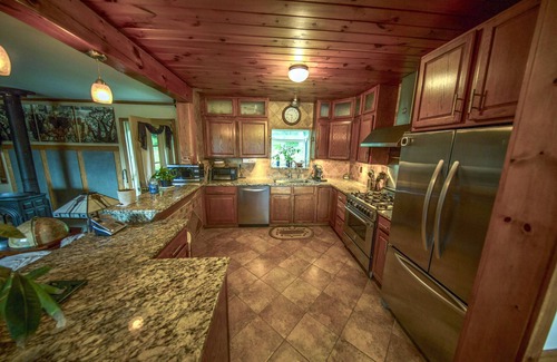 Windsor House | Stone Bear Sanctuary- A Secluded Nature and Wildlife Lovers' Retreat