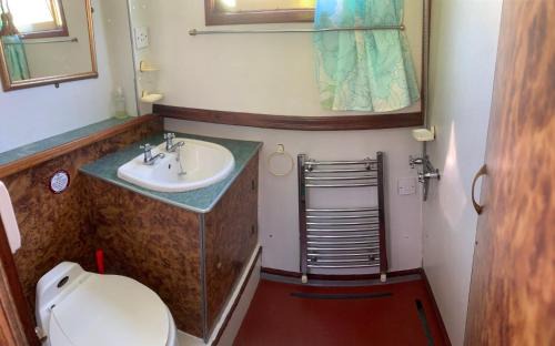 Stone House | Stone - Boat - Sleeps 4 - Pet Friendly-85ws