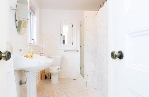 Burns Park Bed & Breakfast | Stone Chalet Bed & Breakfast Inn