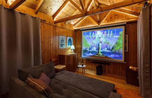 Artemisia Ski Chalet | Stone Forest Escape - Cozy Cinema & Starry Sky