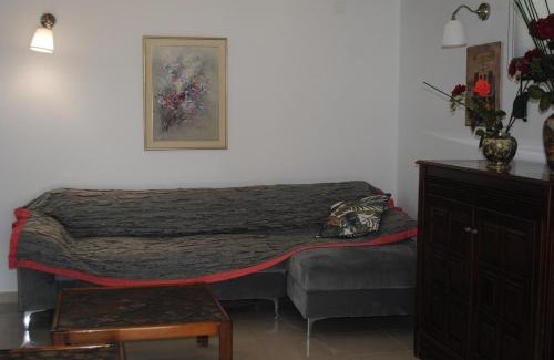 Tavronitis Apartment | Stone House by the Sea