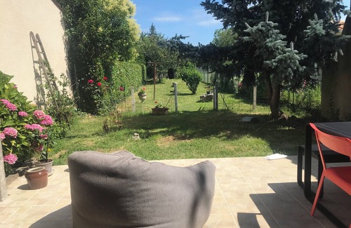 Camblanes-et-Meynac House | Stone house near Bordeaux. Cycling and hiking trails nearby.