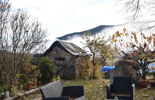 Caldearenas House | Stone house with garden