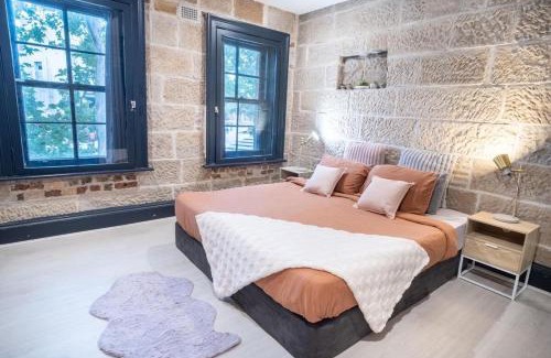 Pyrmont House | Stone house with pool table